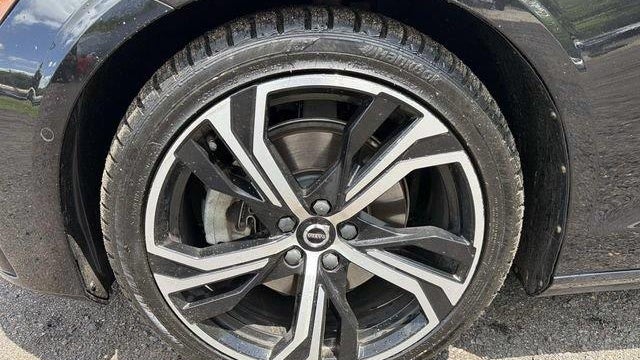 2024 Volvo S60 B5 Plus Dark Theme