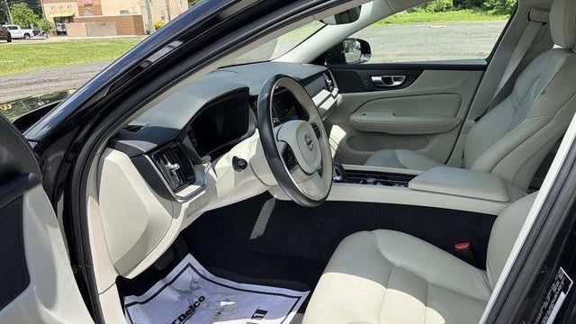 2024 Volvo S60 B5 Plus Dark Theme