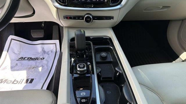 2024 Volvo S60 B5 Plus Dark Theme