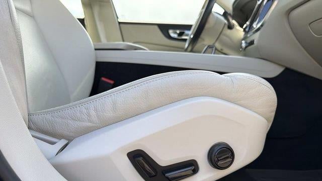 2024 Volvo S60 B5 Plus Dark Theme