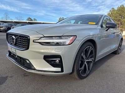 2024 Volvo S60 AWD B5 Ultimate Dark Theme 4DR Sedan