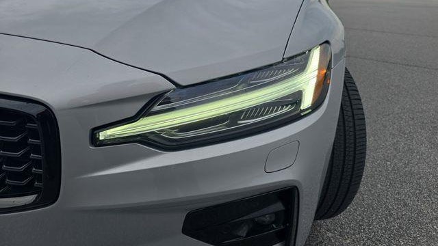 2023 Volvo S60 B5 Core Black Edition