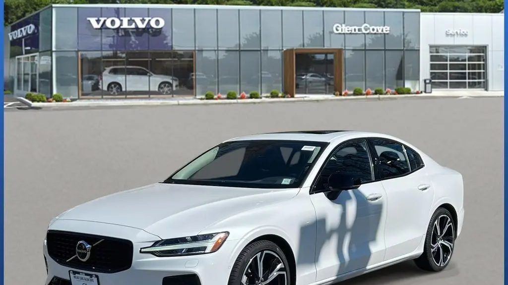 2023 Volvo S60 B5 Plus Dark Theme
