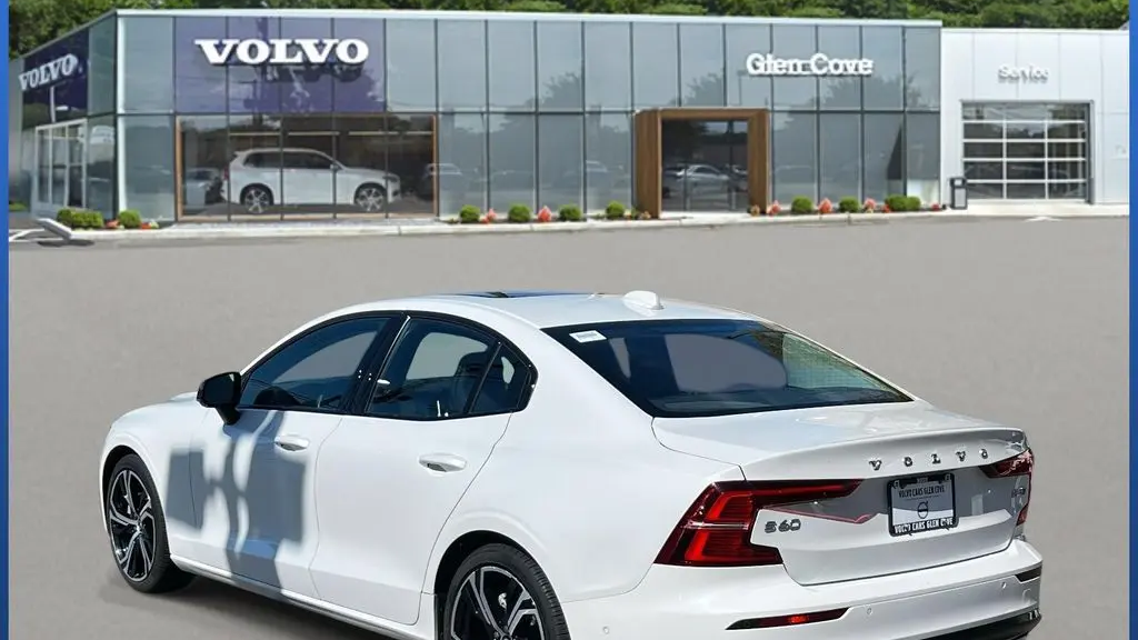 2023 Volvo S60 B5 Plus Dark Theme