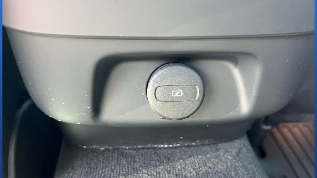 2023 Volvo S60 B5 Plus Dark Theme