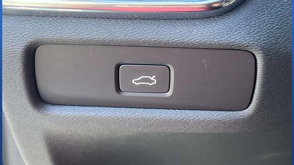 2023 Volvo S60 B5 Plus Dark Theme