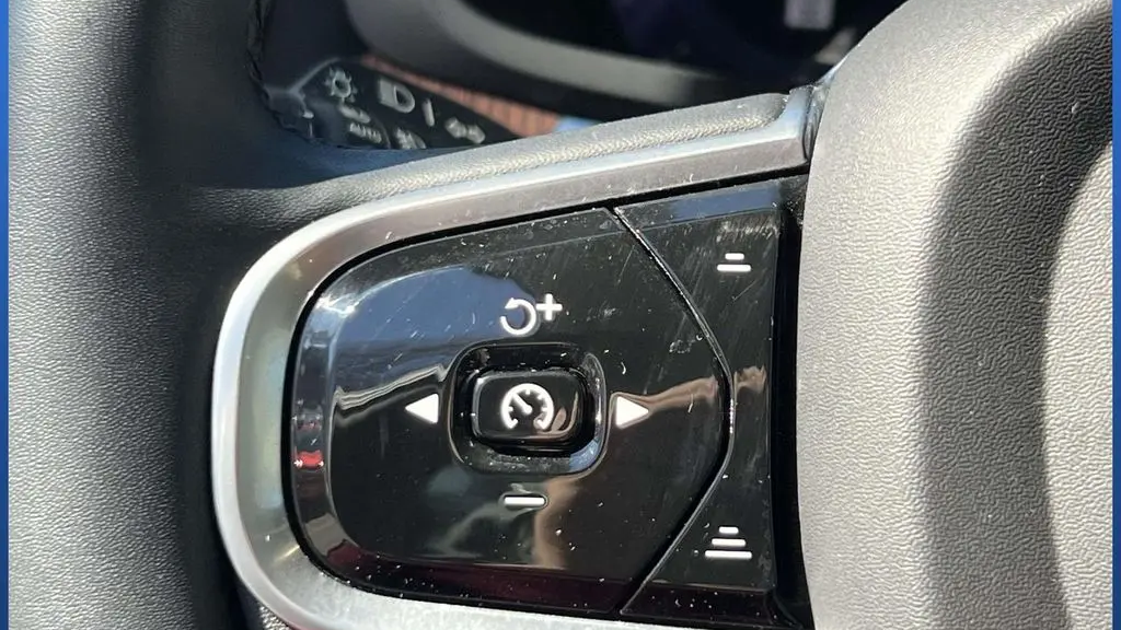 2023 Volvo S60 B5 Plus Dark Theme