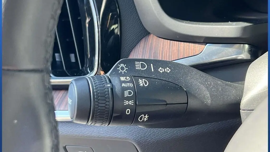 2023 Volvo S60 B5 Plus Dark Theme
