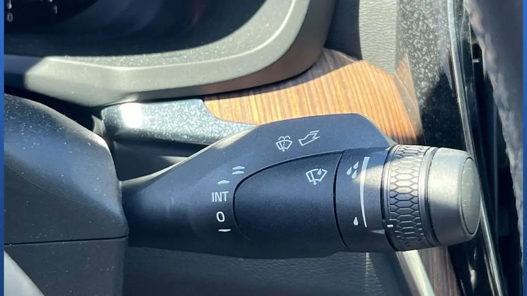 2023 Volvo S60 B5 Plus Dark Theme