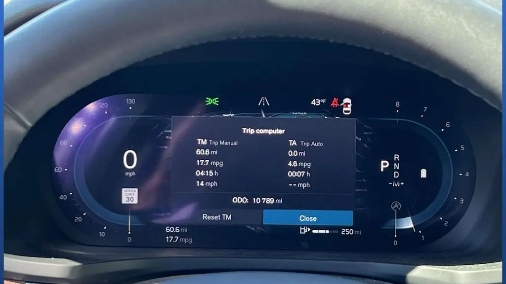 2023 Volvo S60 B5 Plus Dark Theme