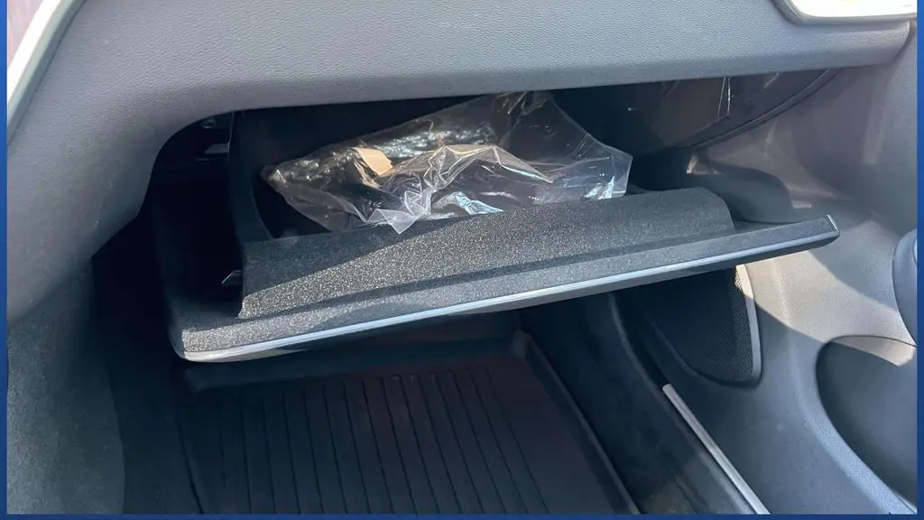 2023 Volvo S60 B5 Plus Dark Theme