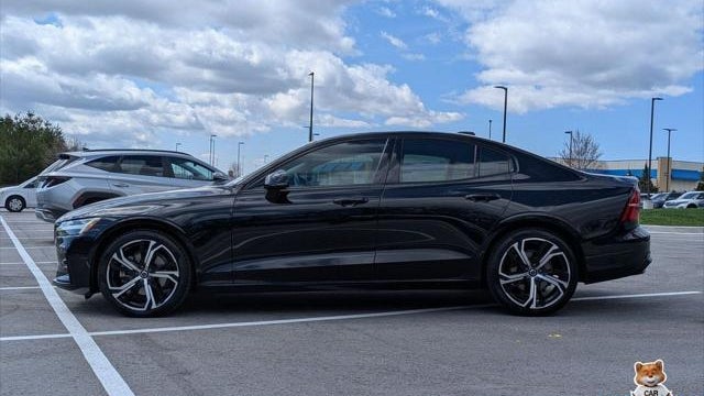2023 Volvo S60 B5 Ultimate Dark Theme