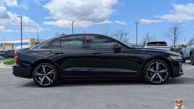 2023 Volvo S60 B5 Ultimate Dark Theme