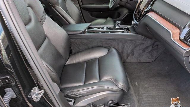 2023 Volvo S60 B5 Ultimate Dark Theme