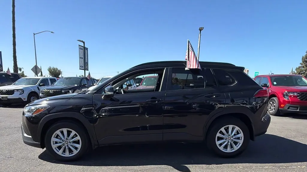 2024 Toyota Corolla Cross LE