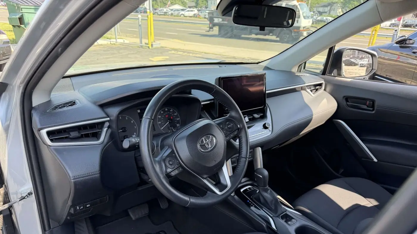 2024 Toyota Corolla Cross LE