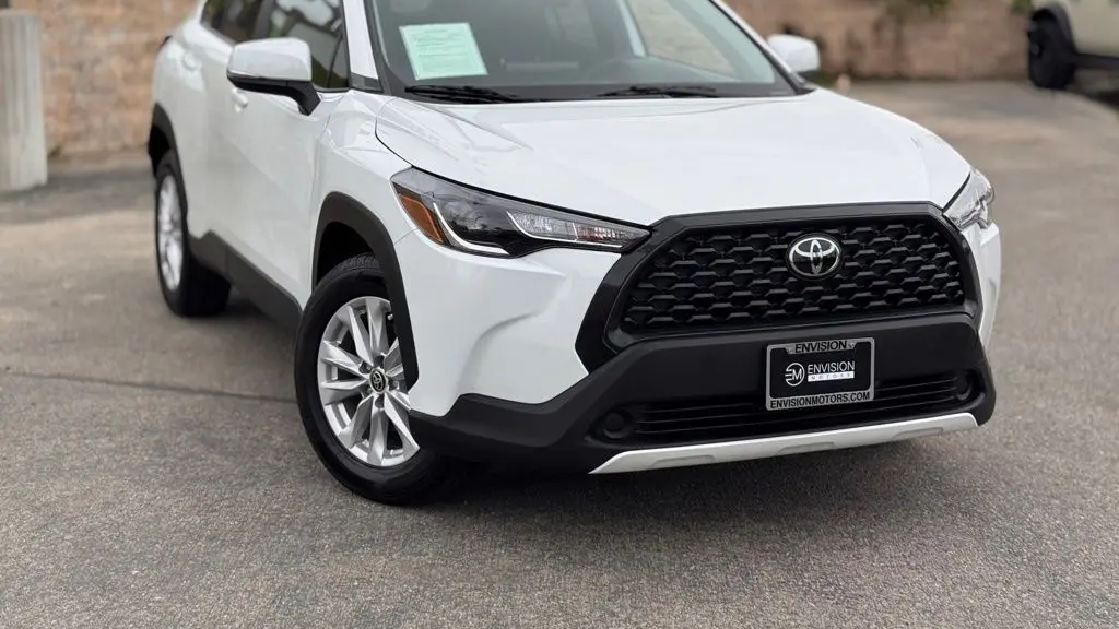 2024 Toyota Corolla Cross LE
