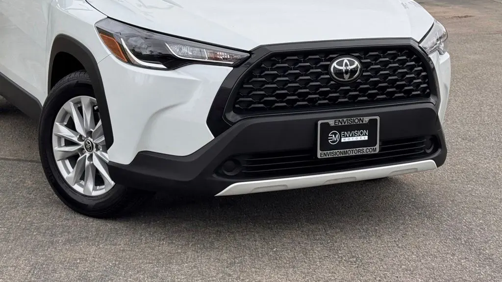 2024 Toyota Corolla Cross LE
