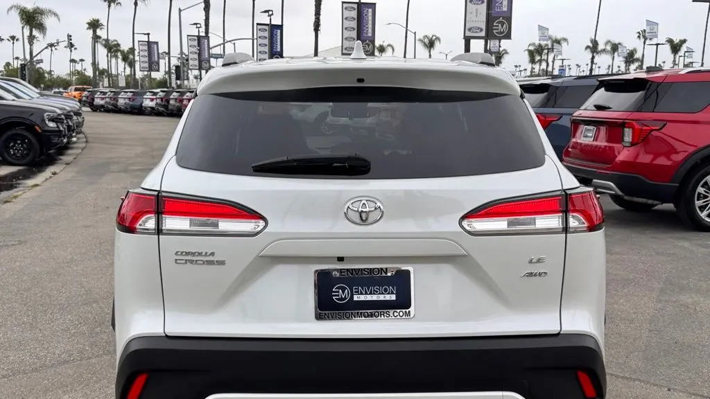 2024 Toyota Corolla Cross LE