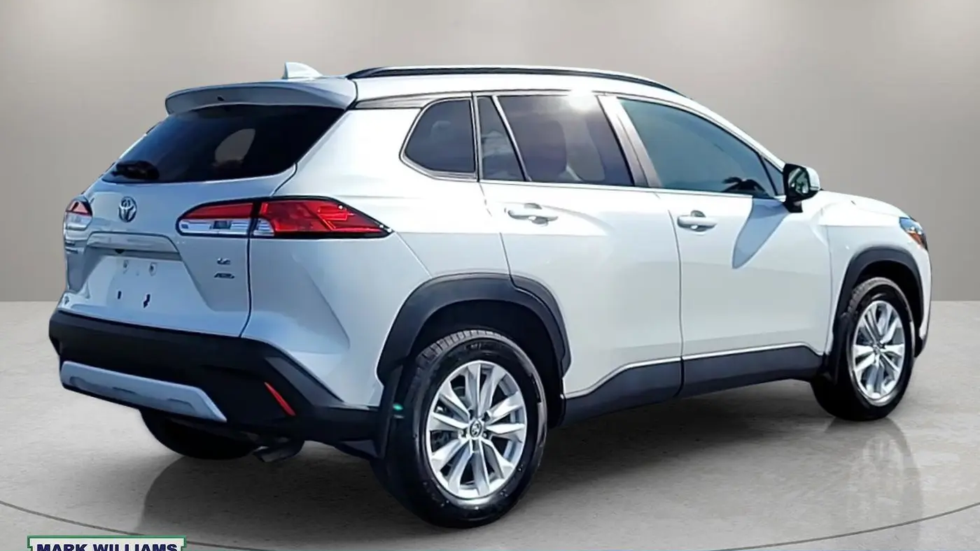 2024 Toyota Corolla Cross LE
