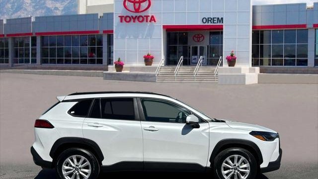 2024 Toyota Corolla Cross LE