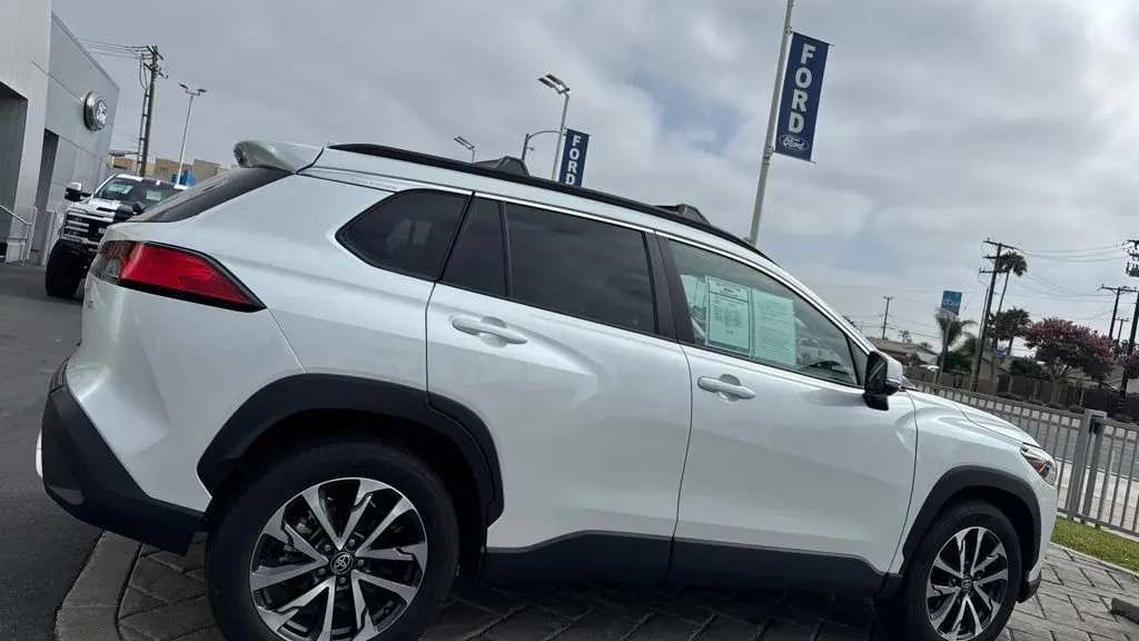 2024 Toyota Corolla Cross XLE