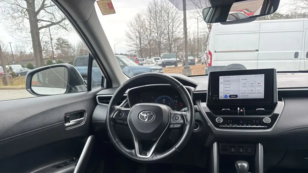 2023 Toyota Corolla Cross XLE