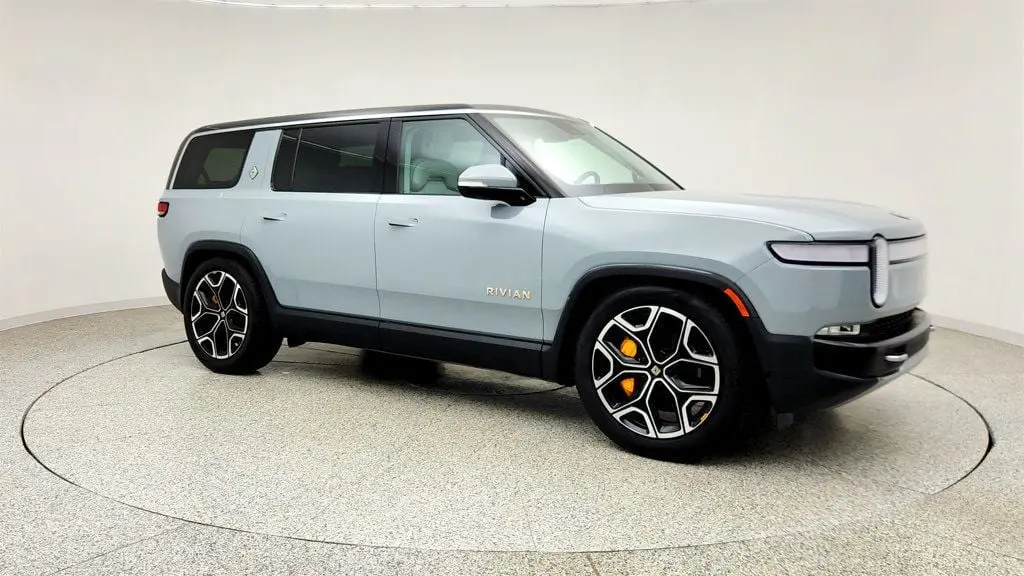 2024 Rivian R1S Adventure