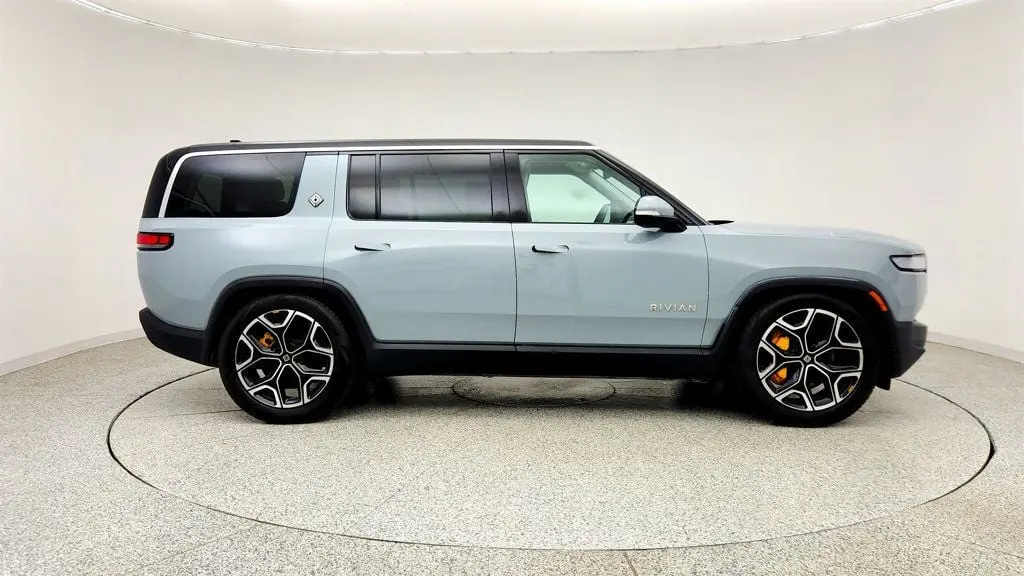 2024 Rivian R1S Adventure