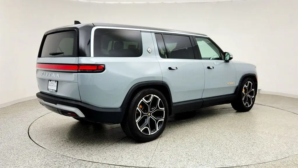 2024 Rivian R1S Adventure