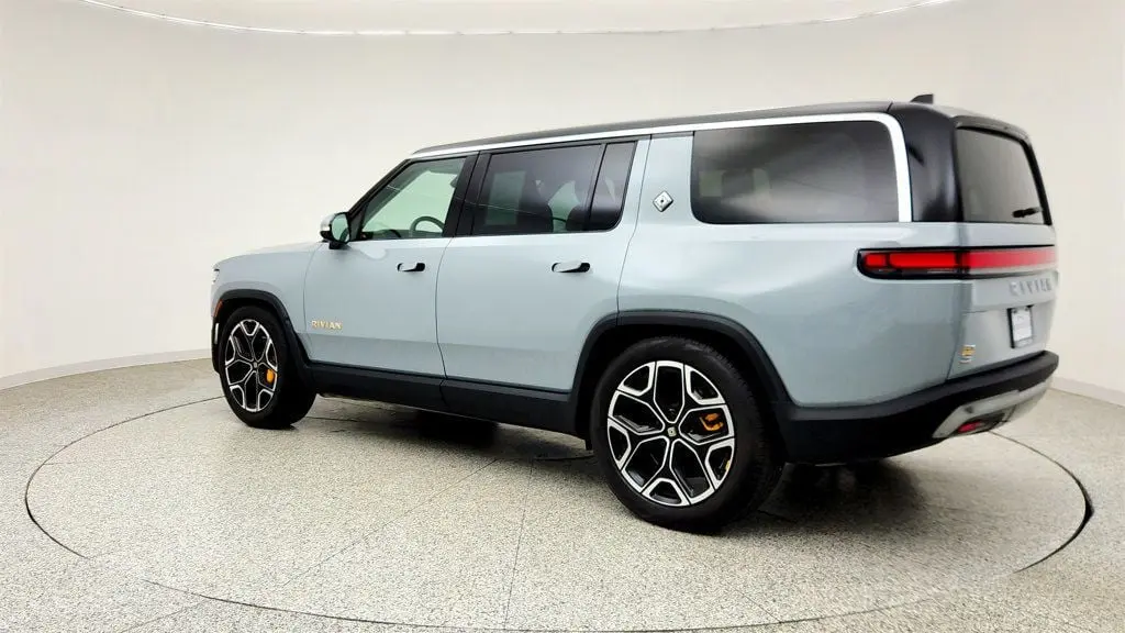 2024 Rivian R1S Adventure
