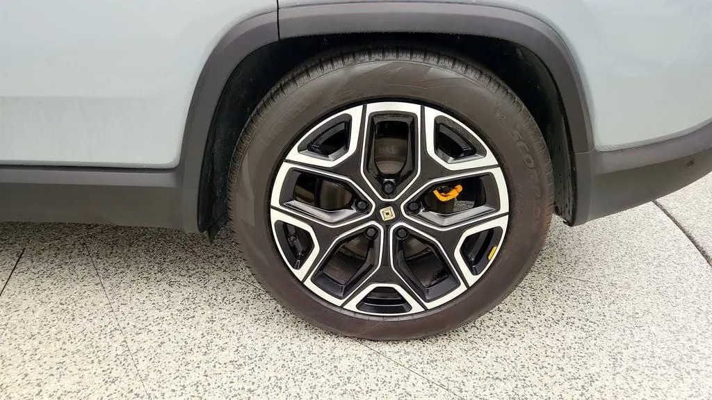2024 Rivian R1S Adventure