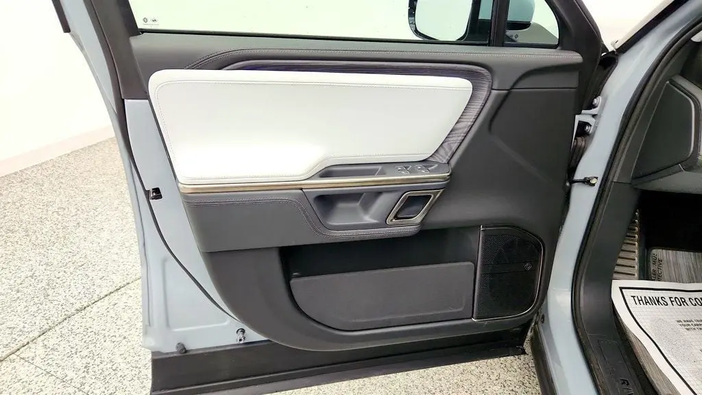 2024 Rivian R1S Adventure