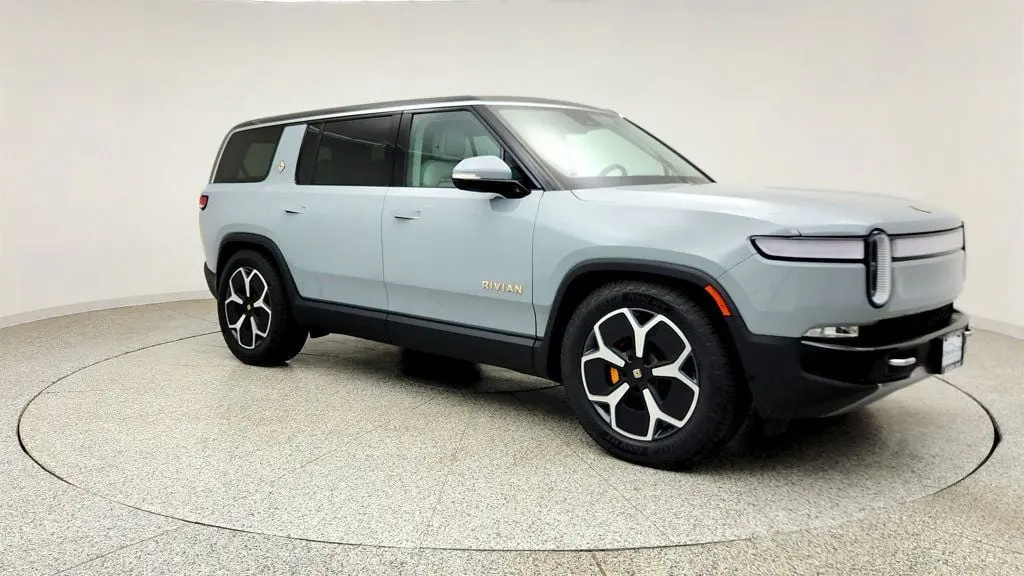 2024 Rivian R1S Adventure