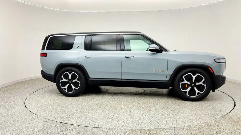 2024 Rivian R1S Adventure