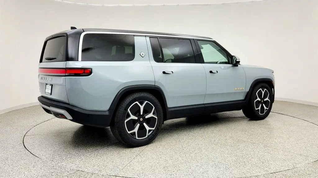 2024 Rivian R1S Adventure