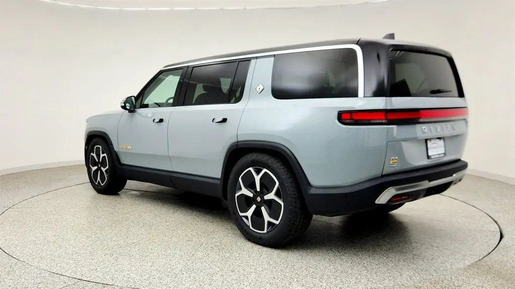 2024 Rivian R1S Adventure
