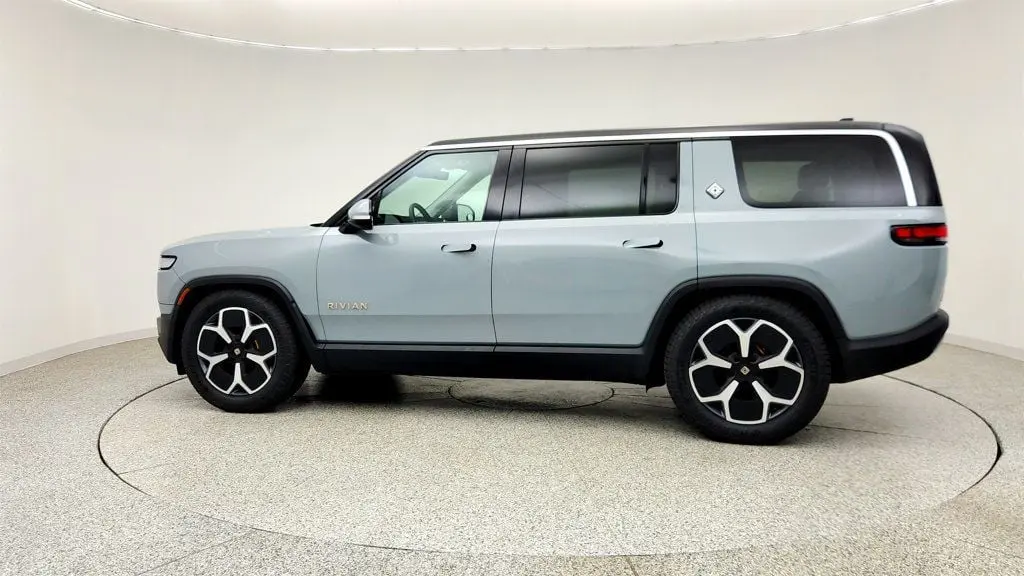 2024 Rivian R1S Adventure
