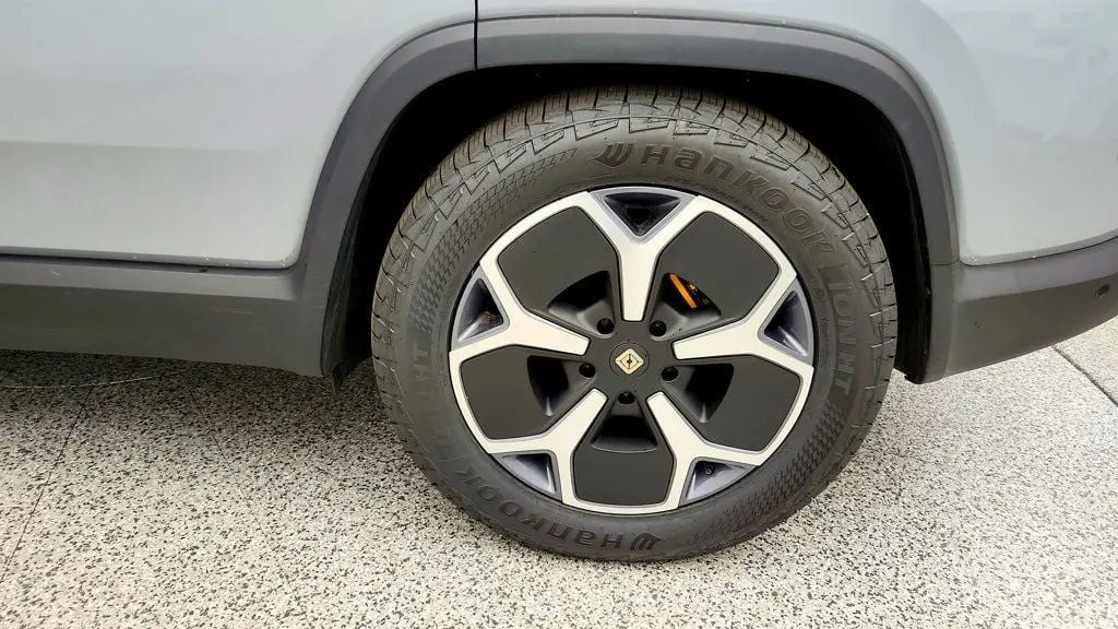 2024 Rivian R1S Adventure