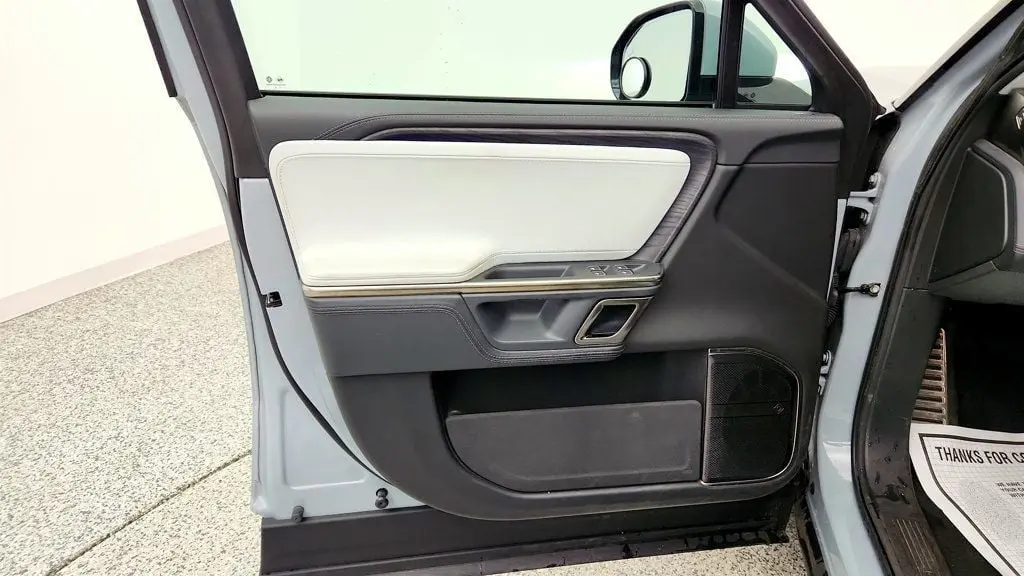 2024 Rivian R1S Adventure