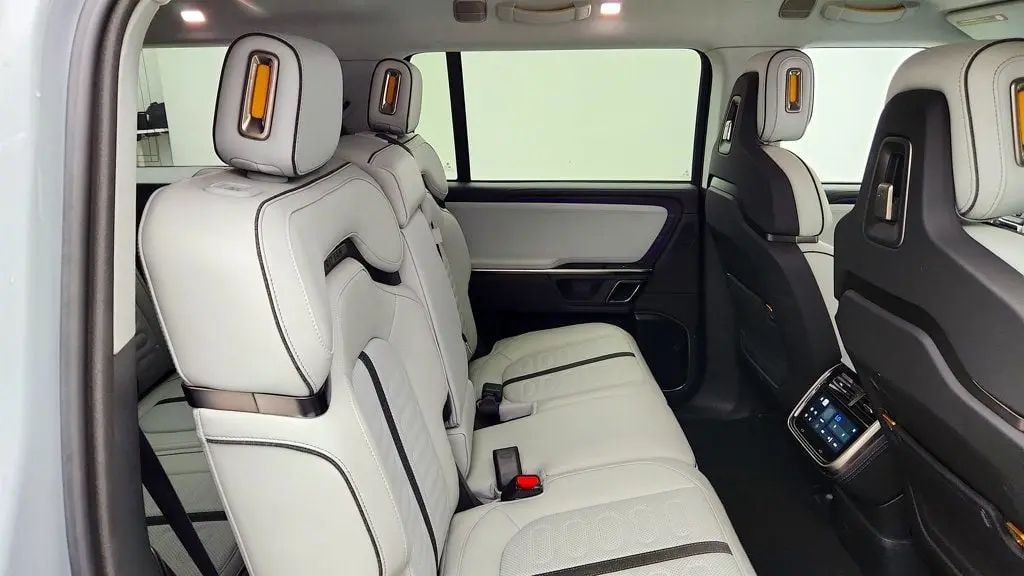 2024 Rivian R1S Adventure