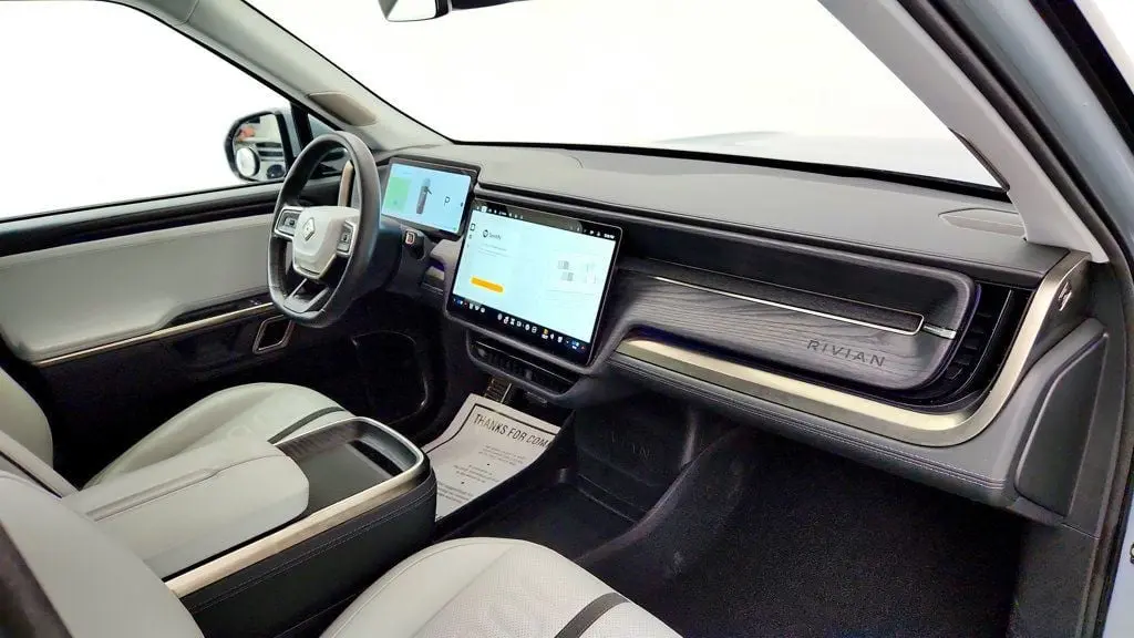 2024 Rivian R1S Adventure