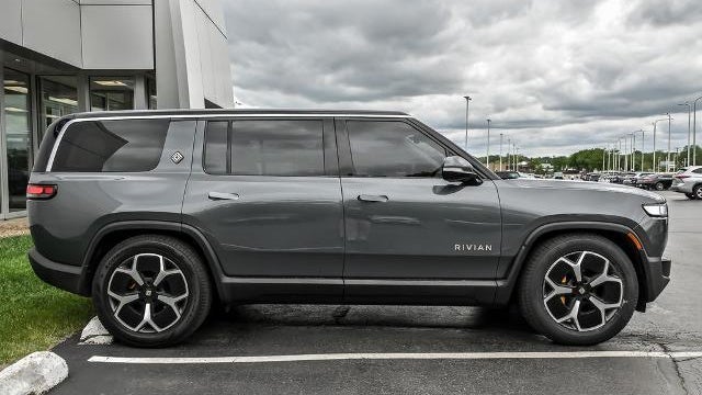 2023 Rivian R1S Adventure