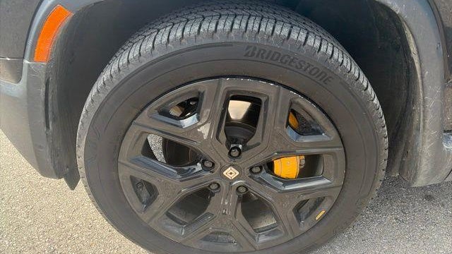 2023 Rivian R1S Adventure
