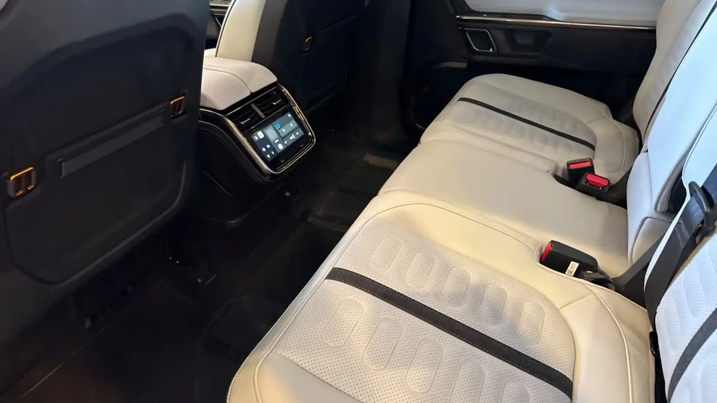 2024 Rivian R1S Adventure