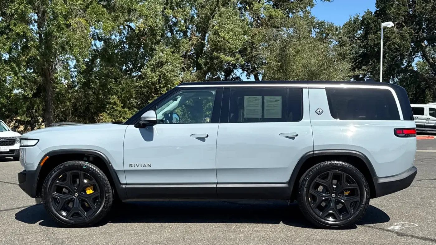 2024 Rivian R1S Adventure