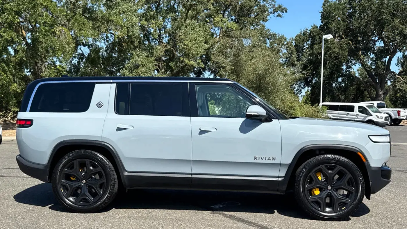 2024 Rivian R1S Adventure