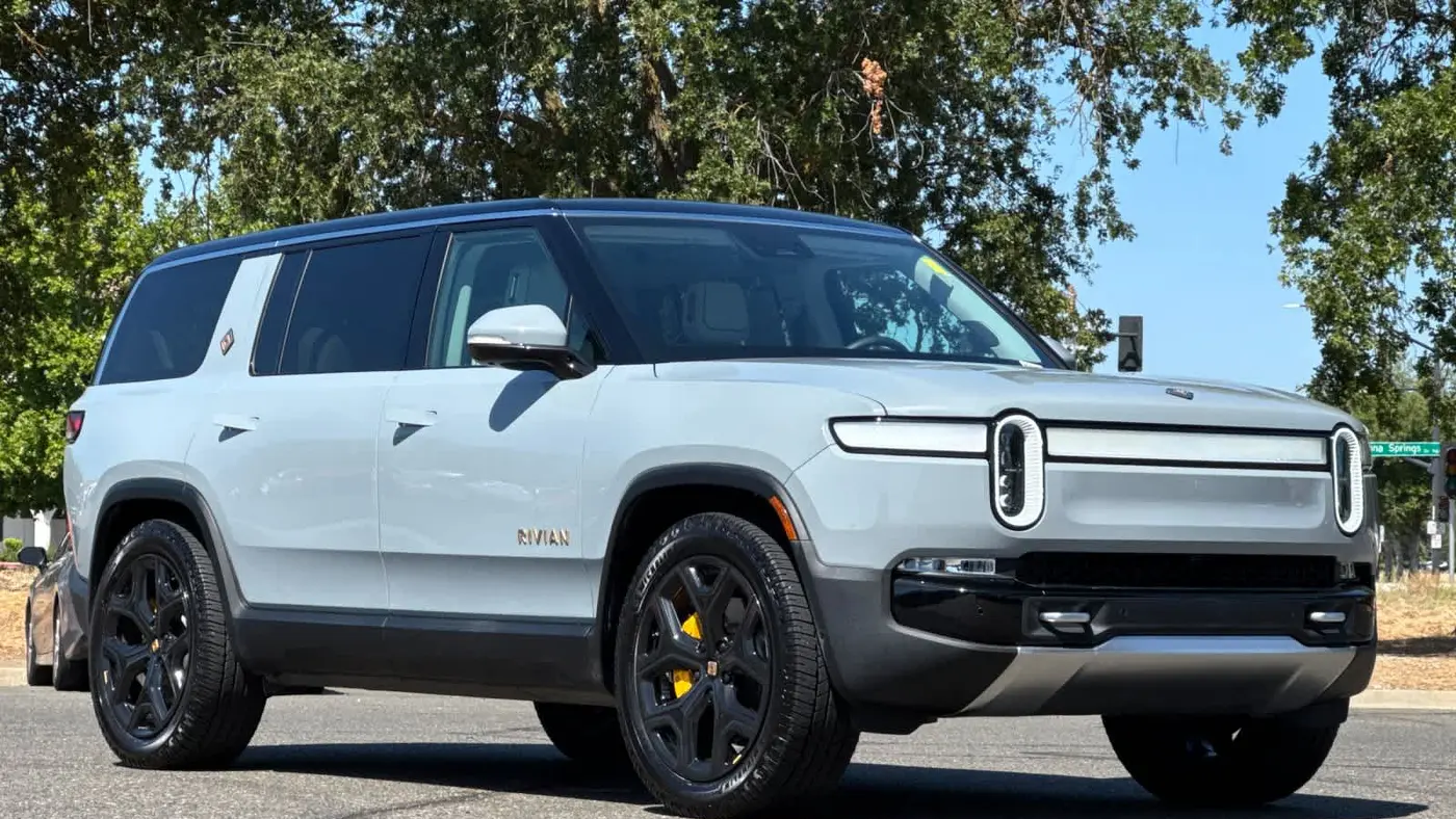 2024 Rivian R1S Adventure