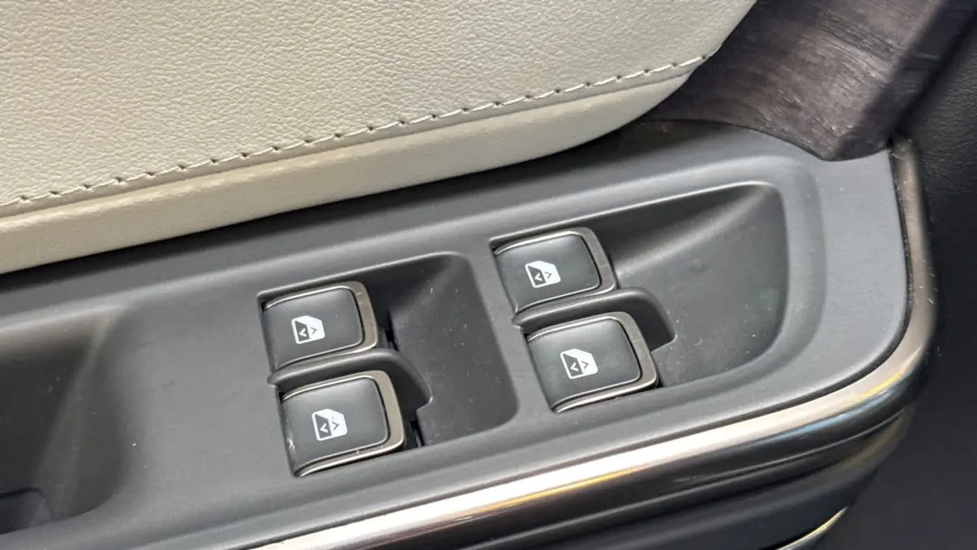 2024 Rivian R1S Adventure
