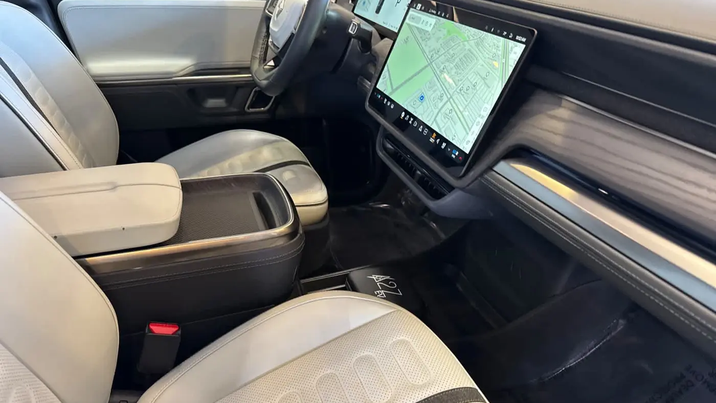 2024 Rivian R1S Adventure